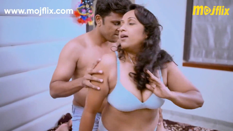 Indian chut studio: Bindu, MILF sexy, bhabhi, baise à poil avec son beau copain