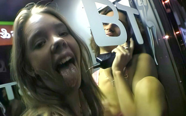 One Man Banned: Rasiert ihre muschi, dann pisst sie