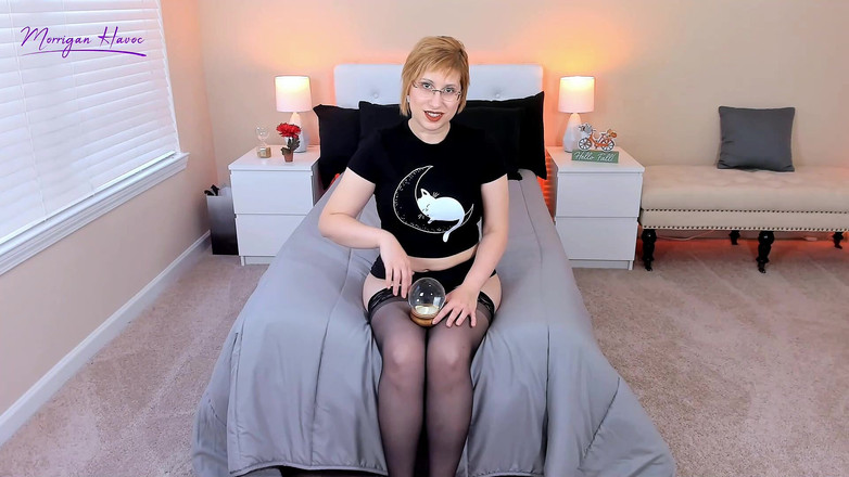 Morrigan Havoc: Min kristallkula sa till mig att du har en liten...