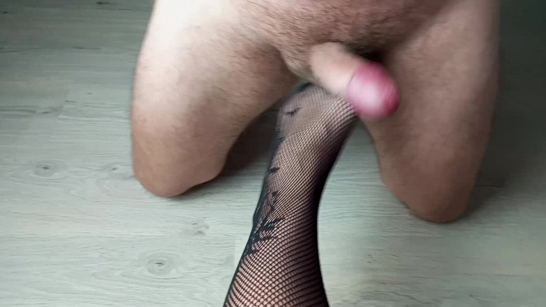 Mistress Redix: 1 Tendangan dalam Bola - 1 Ciuman di Kaki!