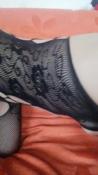 Hot flower: Sexy milf vingert op de bank