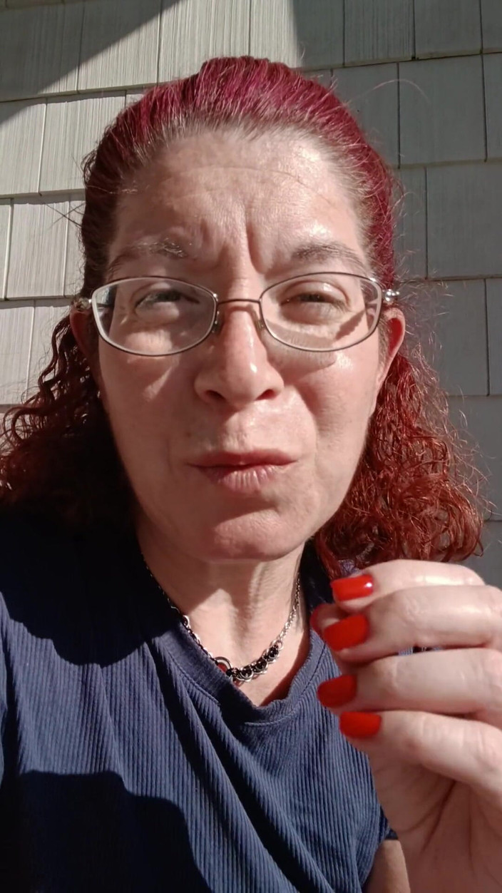 Elianna: ただ外に座って考えている