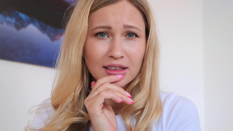 Stella Cardo: Sie flirtet mit dir, um es ihr zu zeigen