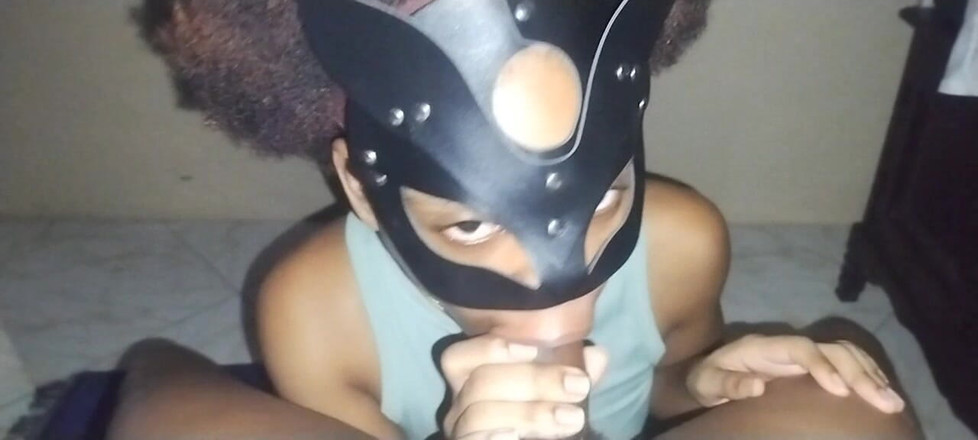 Skyy: Падчерка 18+ на великому чорному члені! Тінка не могла виступати проти того, щоб засунути великий чорний член їй у горло