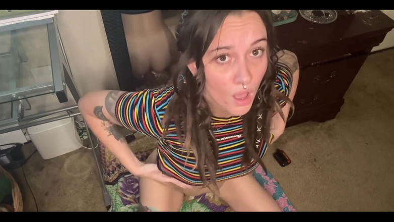 Chery Trees: Si cewek sange rambut cokelat lagi asik ngentot dildo sambil...