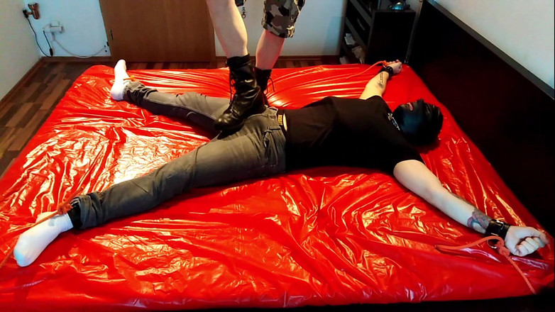 Master Drex: На його тілі порвався одяг