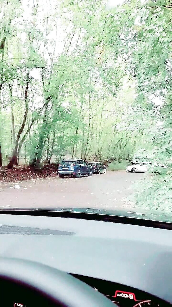 Slutboyben: Slutboyben Cam4 Sexy Cestovní Kočka Vystavena na parkovišti II