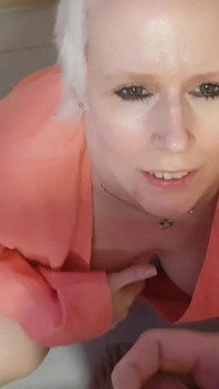 CFNM Blowjob and Cum Swallowing