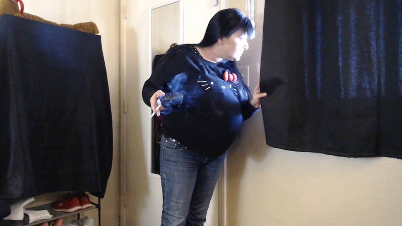 Abby Anna: 偷偷摸摸的怀孕吸烟者