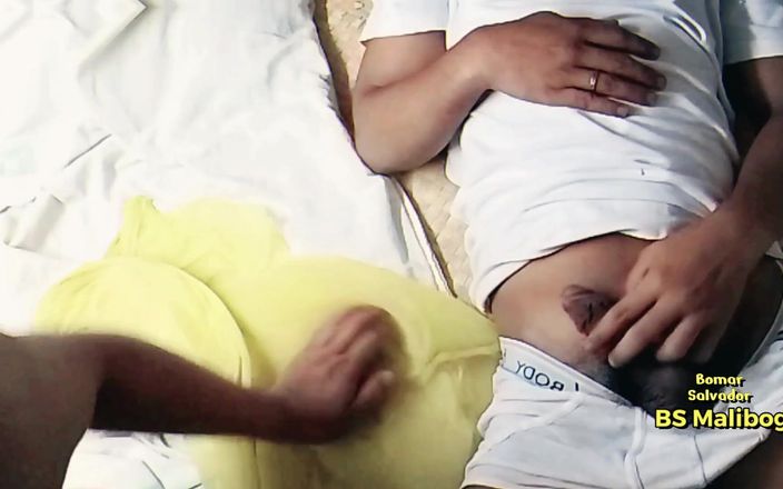 pinoy malibog: Ziua liberă a trupei noastre: și se masturbează în barăci
