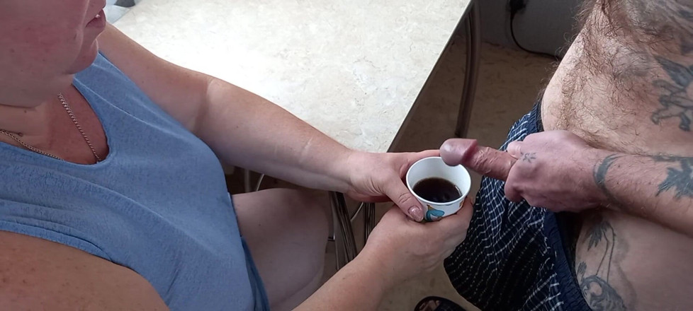 Zona901: He cums in my coffee glass after jerking off