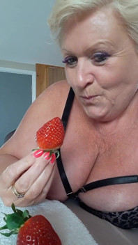 Strawberi Saya