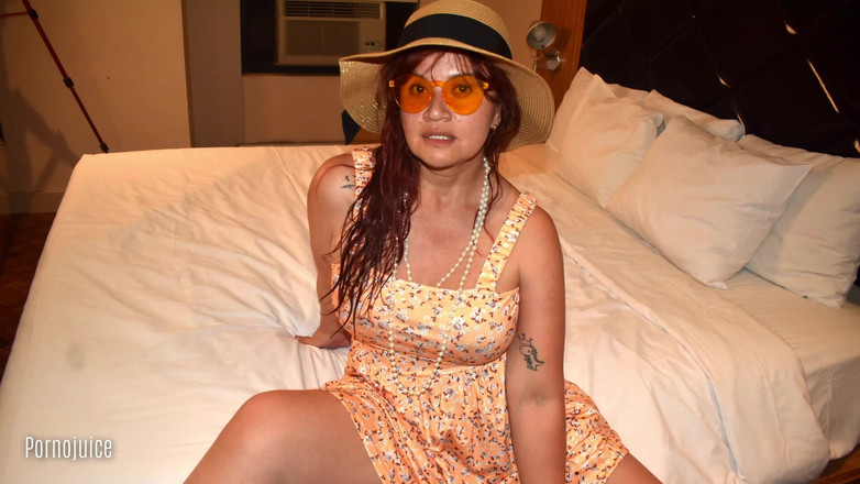 PornoJuice Faphouse: Latina milf en un vestido de verano juega con un...