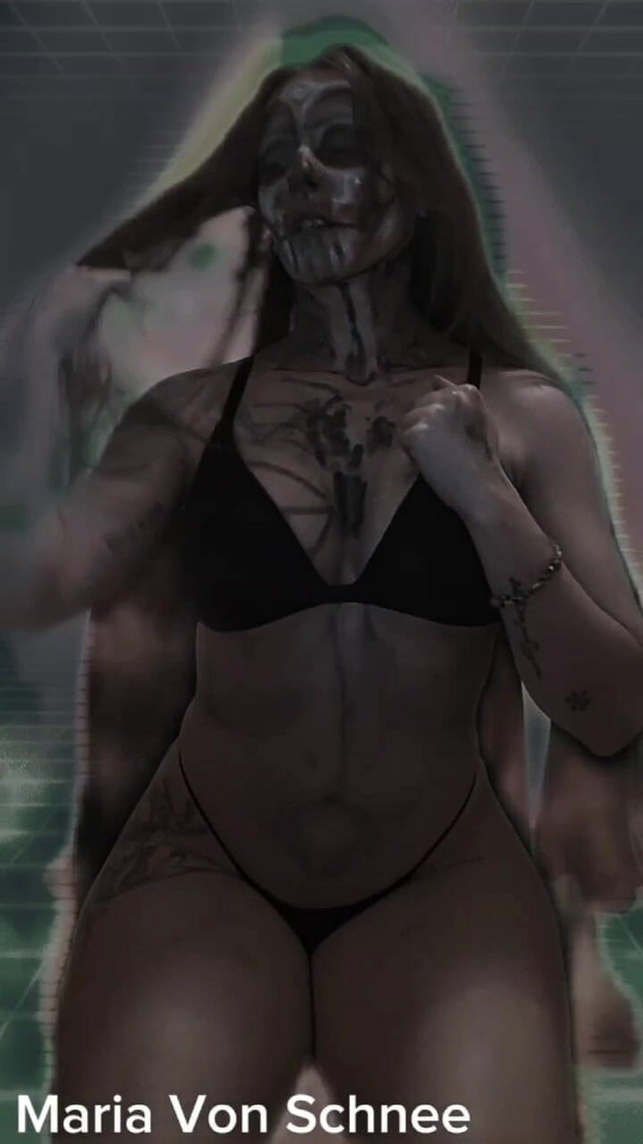 Maria Von Schnee: Halloween sexy