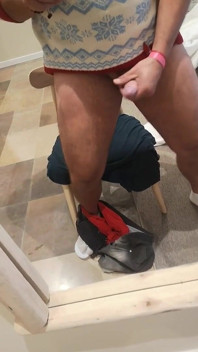 Cewek sange ini dientot habis-habisan di depan cermin