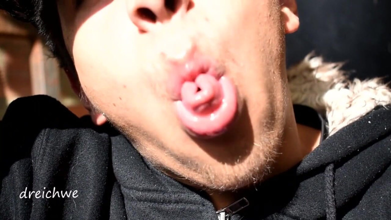 Dreichwe: Tongue game