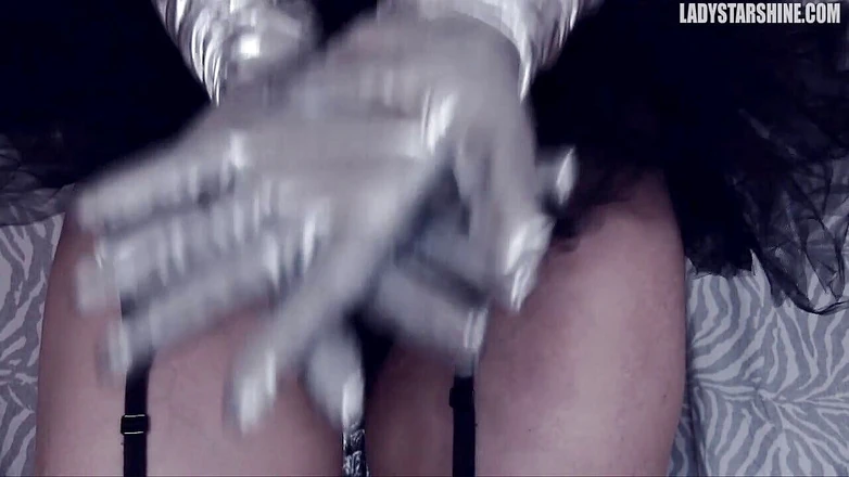 Lady Mesmeratrix Official: Get yourself out with these gloves