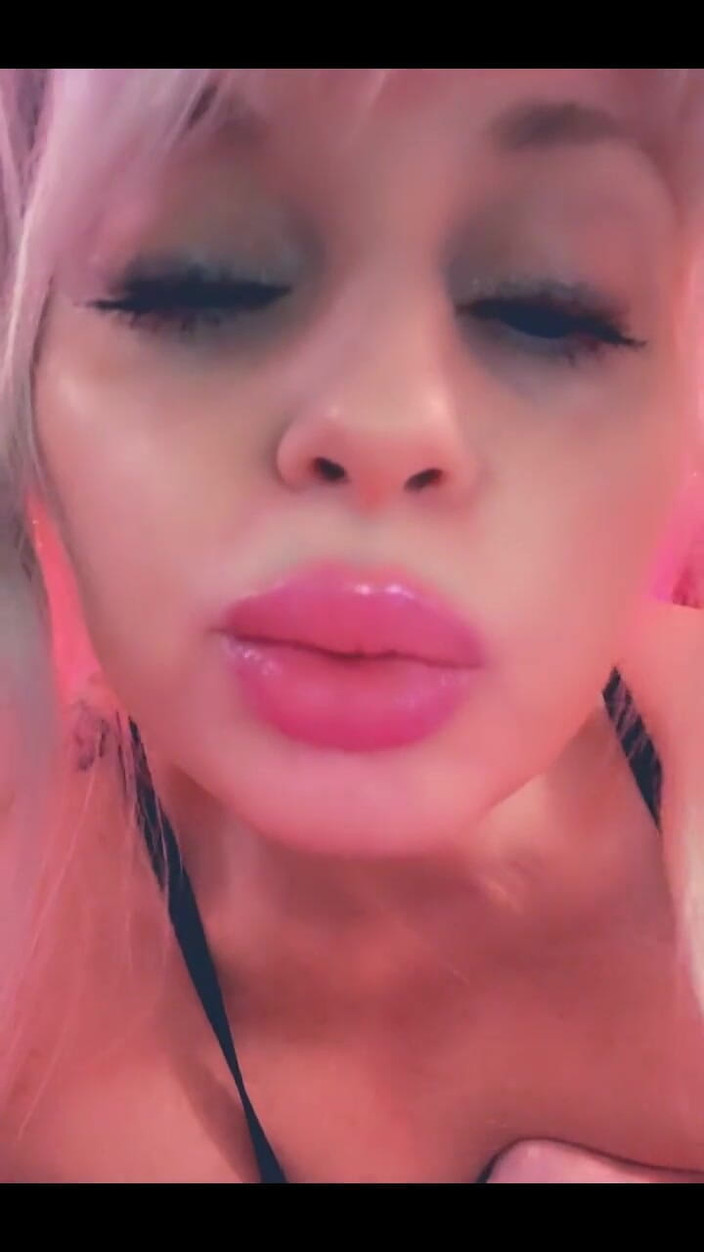 PaintedRose: Cium aku, sentuh aku, makan aku