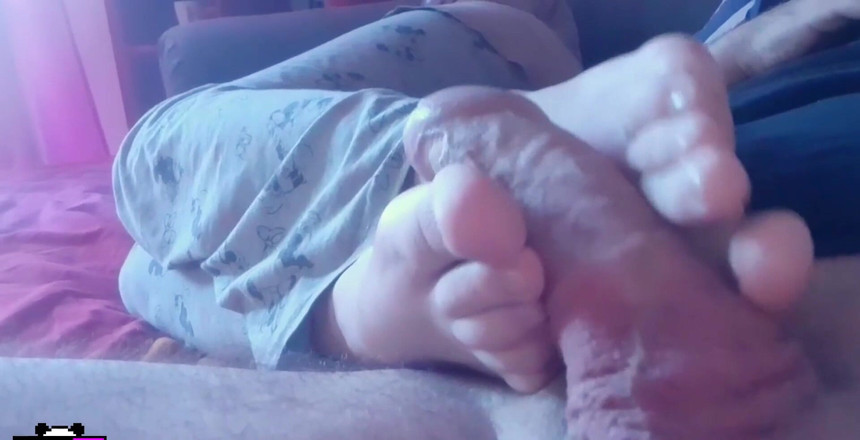 Radio Porno Panda: 家庭主妇足交