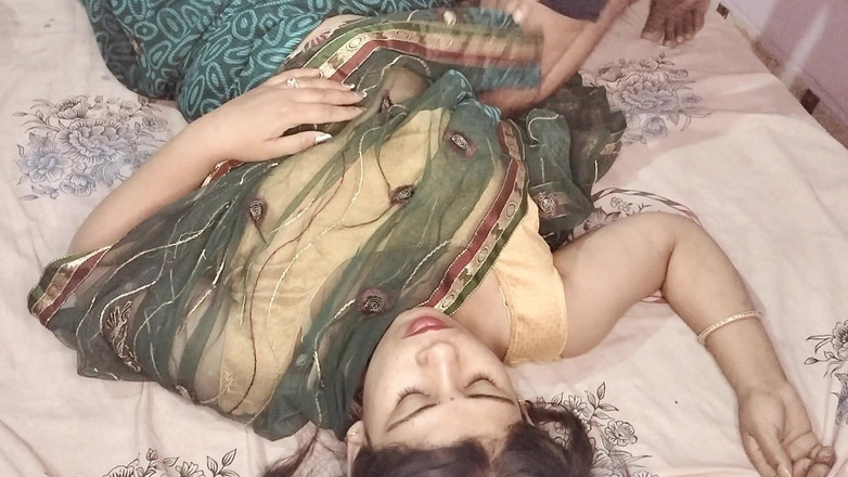Sexy Girlfriend Girl: Enge muschi desi Bhabhi in Sari hart gefickt von Devar...