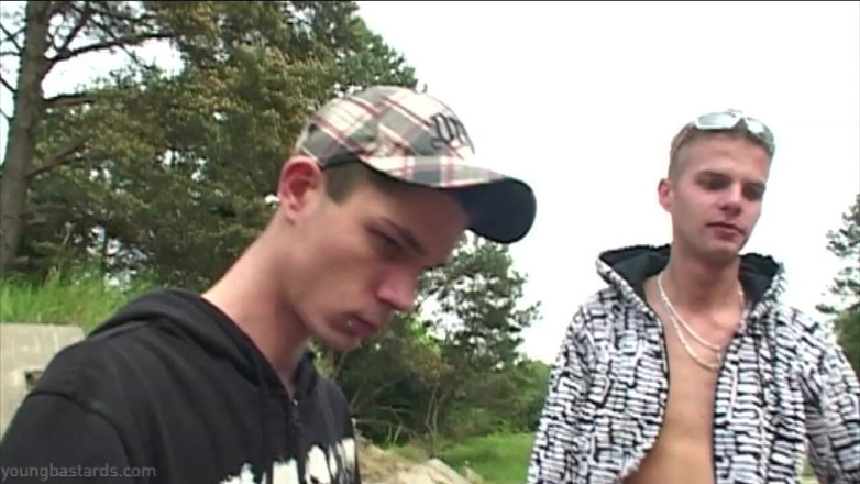 Young Bastards: Ba boners cho tramp trẻ