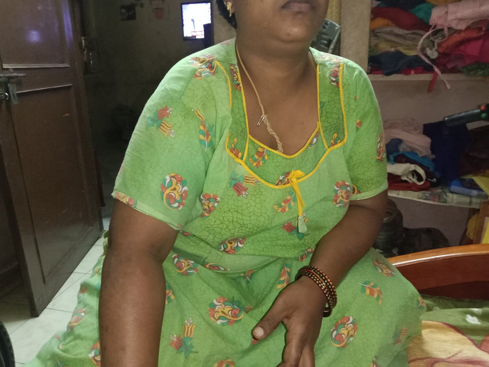 Tamil Anti Uma: 我的嫂子抓住了我的鸡巴，胖乎乎的骑乘了她