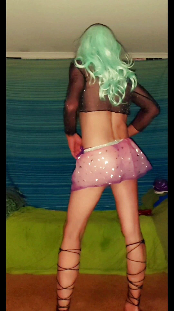 Lizzaali: टुटू का तेल से सनी हुई और बैंगनी पैंटी का दृश्य 1