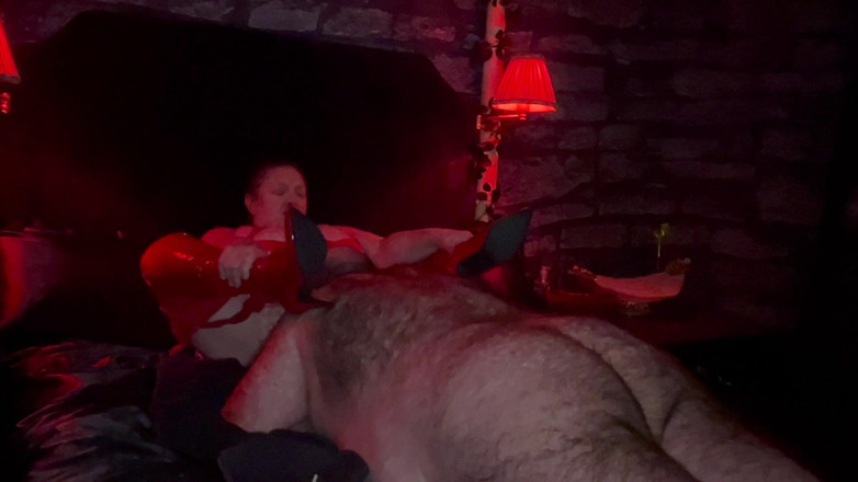 Aaexperiencesltd: Domina Satana má vánoční dárek k Booboo