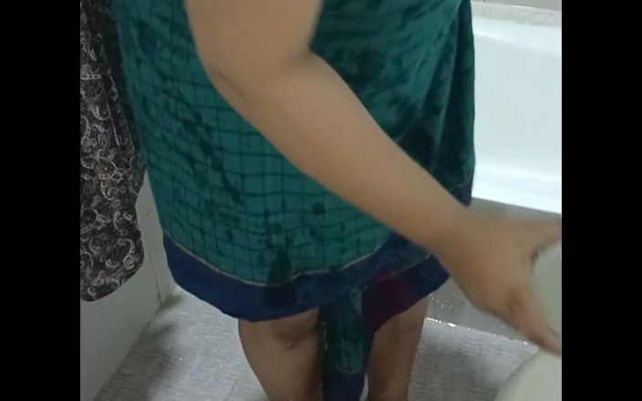 roshni-atif: Virale baden video Desi sexy meisje