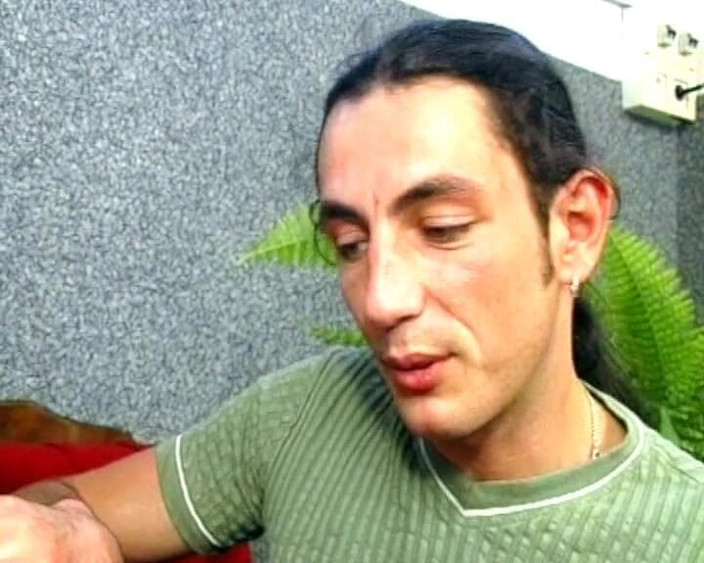 Deutsche Frauen: Edepsiz Alman sarışın kırmızı yatakta sikiliyor