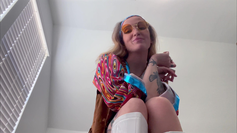 Kink in Time: Sutton's Groovy '60s Giantess Fantasy 4K POV Tiny Thrills Await!