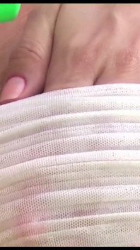 Blondes Mädchen Mit Schönem Arsch Und Großen Titten Öle Und Masturbiert
