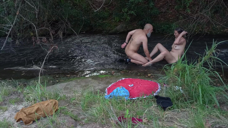 Victor SweetCoupleStories: Setkání s cizincem u vodopádu končí sexem.