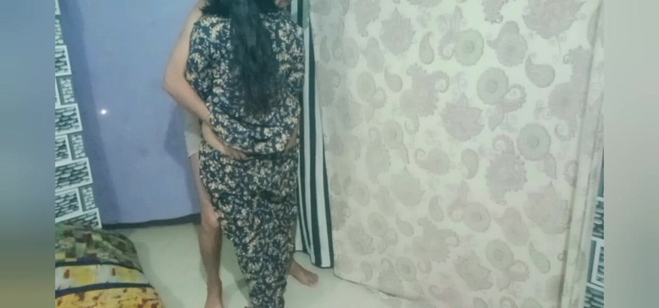 BendableFog5: Bugün Riya onu ateşli hale getirerek arkadan sikildi.