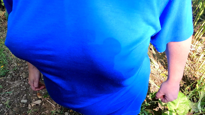Bouncy Tits Action: Лупцювання дупи прямо на вулиці