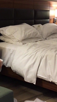 Prima scopo la mia fidanzata e poi la sua amica - sperma nelle loro fighe
