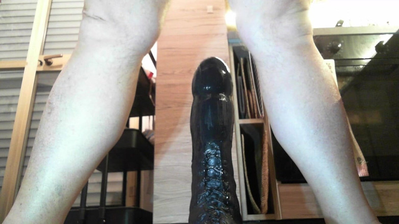 GiantDildoLover: Beberapa dildo untuk pantatku, dari diameter 4cm hingga 12 cm, tapi aku...