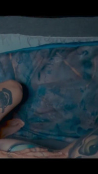 Ich gebe meiner Nachbarin Milch für ihr Müsli