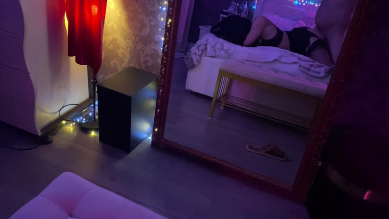 Slowly Tease: #22 (tam) naylon ve dantelli mini etek, yarağım için her şeyi yapmaya...