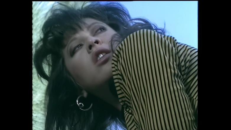 Vintage megastore: Una troia bianca gode di un grosso cazzo nero per...