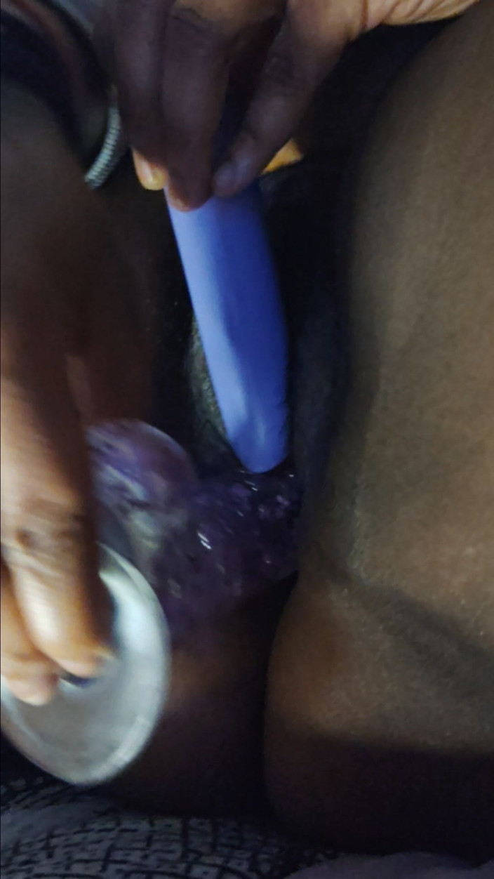 Lola Tha Pink Bunny: Lola Bunni enfiando na buceta dela!!