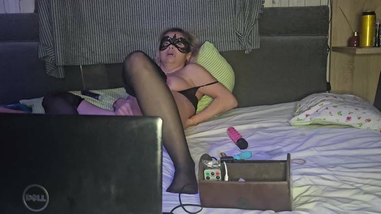 Anal Fetish Couple: Cô vợ rất nóng bỏng thích thủ dâm trước mặt...