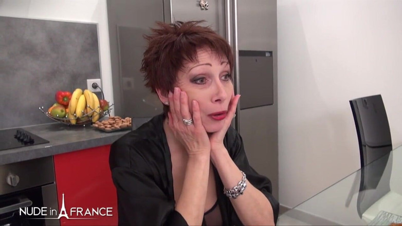 Nude in France: 남편이 파티를 떠나기 전에 입에 사정하고 하드코어하게 따먹히는 오지는 문신의 거유 주부