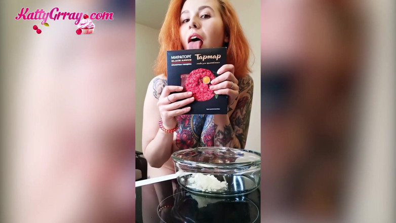 Katty Grray: Babe big natural tits fingering pussy, dancing, and cooking in...