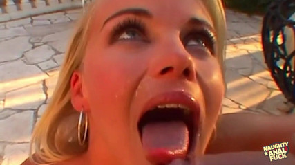 Naughty anal fuck: Mükemmel küçük sarışın göt tanrısı Steve Holmes'a her iki deliğini...