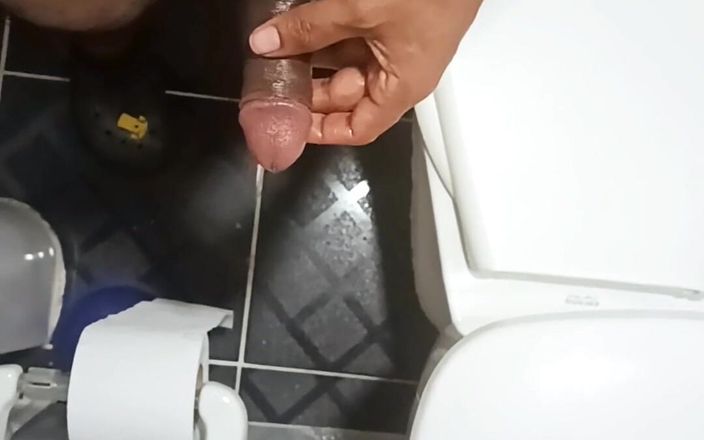 Tommhot: Nhiều nước tiểu và tinh dịch