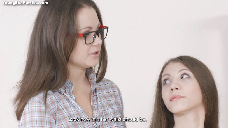 Young Sex Parties: Художник трахає своїх молодих моделей