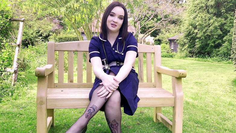 Brit Studio: Изменяю твоей подруге: медсестра Lana говорит тебе дрочить для нее