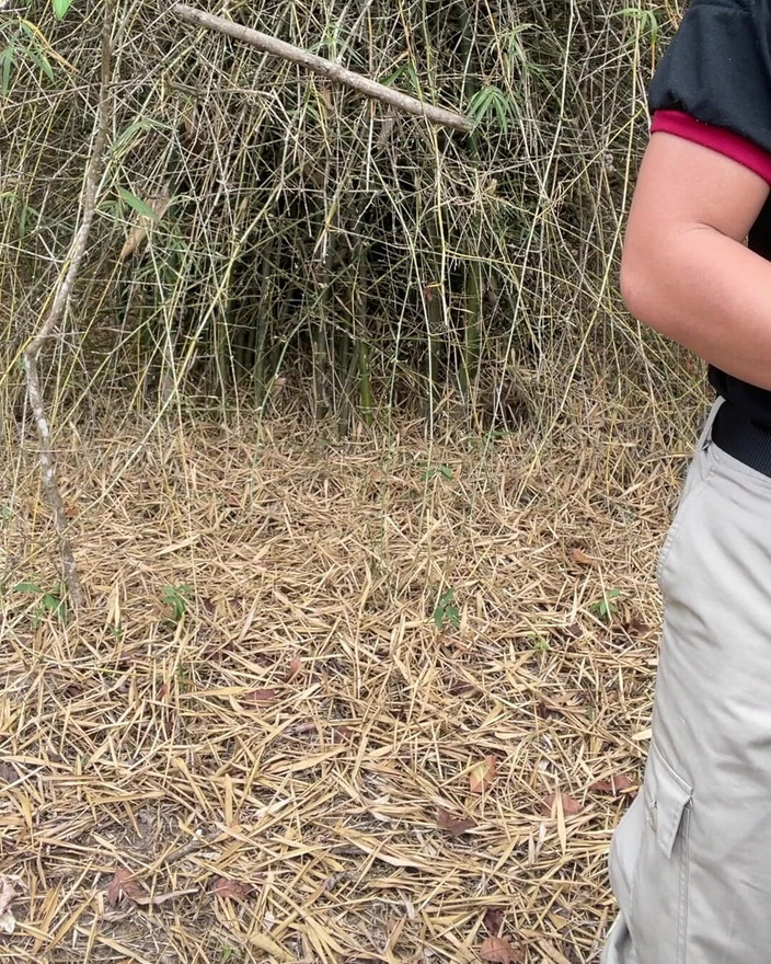 Hiroshi_cr: Uniforme tailandese con giocattolo del sesso all'aperto