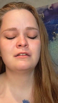 Alison snyftar igen